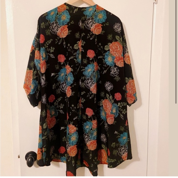 LuLaRoe cardigan ♥️♥️♥️ - Picture 2 of 4